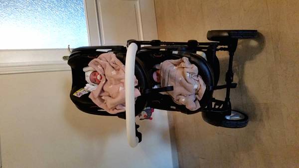 Καρότσι διώροφο Mima Kobi , λευκό - δερματίνη με έξτρα δύο καρεκλάκια αυτοκινήτου Mima iZi Go