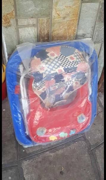 Peg Perego καρότσι και καλαθούνα συν μια περπατούρα