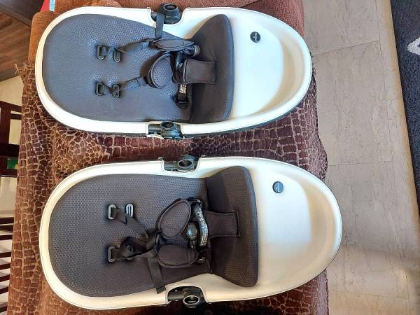 Καρότσι διώροφο Mima Kobi , λευκό - δερματίνη με έξτρα δύο καρεκλάκια αυτοκινήτου Mima iZi Go