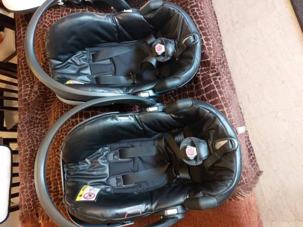 Καρότσι διώροφο Mima Kobi , λευκό - δερματίνη με έξτρα δύο καρεκλάκια αυτοκινήτου Mima iZi Go