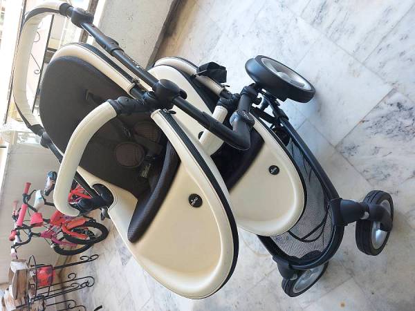 Καρότσι διώροφο Mima Kobi , λευκό - δερματίνη με έξτρα δύο καρεκλάκια αυτοκινήτου Mima iZi Go