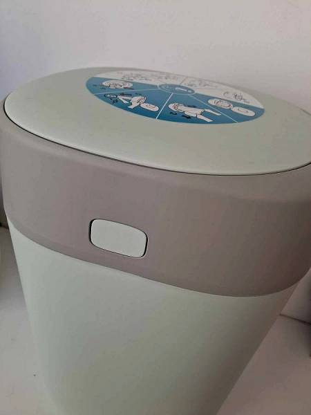 Πωλείται ολοκαίνουριος Tommee tippee κάδος απόρριψης για πάνες Twist & Click by Sangenic