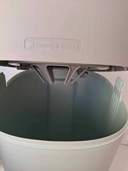 Πωλείται ολοκαίνουριος Tommee tippee κάδος απόρριψης για πάνες Twist & Click by Sangenic