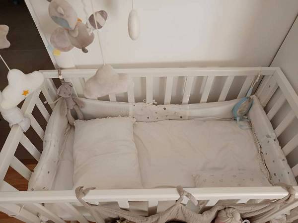 Βρεφικό κρεβατάκι