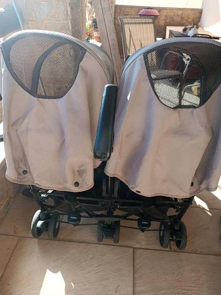 Ελαφρύ καρότσι διδύμων